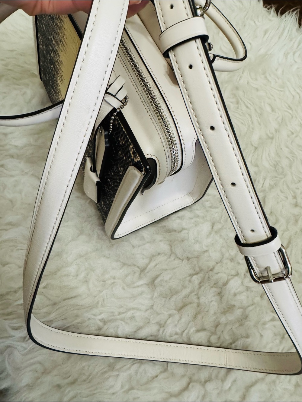 LIKE NEW Coach Zoe Carryall Satchel Chalk/Silver lizard-embossed leather R:598$ - Picture 13 of 16